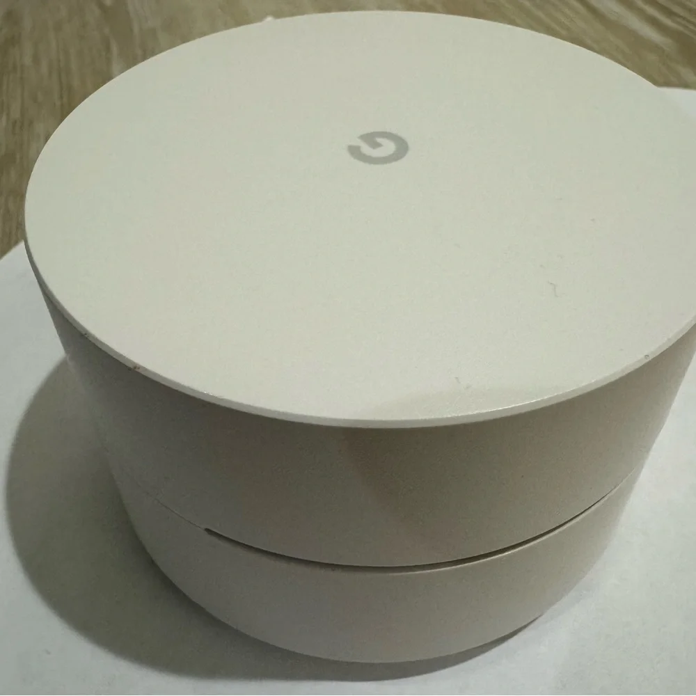 Google AC-1304 Wi-Fi Mesh Router With Mount Genie Bundle - Used
